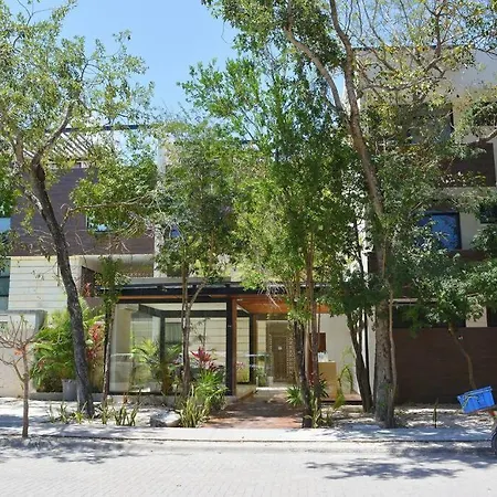 Exclusive, Spacious, Comfy 3 Bedroom Ph With Pool!
